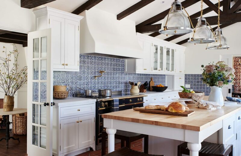 Decorating Kitchen With Blue and White