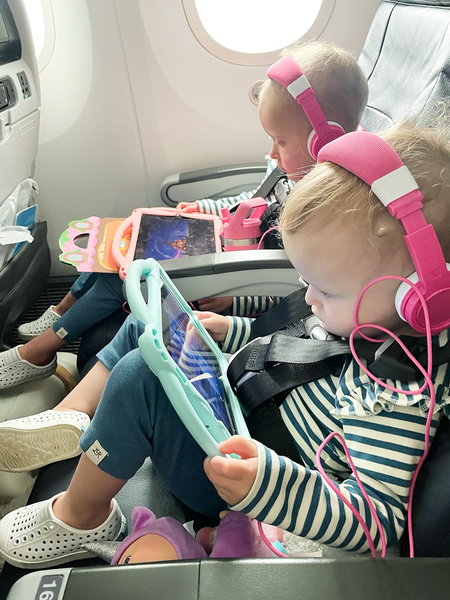 15 easy airplane activities for toddlers and little kids